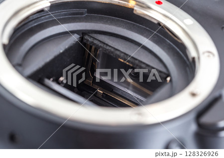 DSLR Camera body with exposed focusing screen DSLR Camera body with exposed focusing screen 128326926