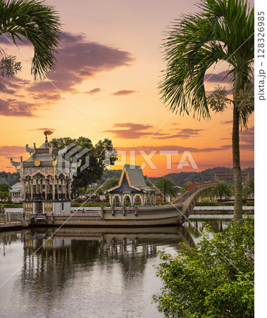 Sunset view of Mahligai Royal Barge, Sultan Omar Ali Saifuddien Mosque complex, Bandar Seri Begawan, Brunei Sunset view of Mahligai Royal Barge, Sultan Omar Ali Saifuddien Mosque complex, Bandar Seri Begawan, Brunei 128326985