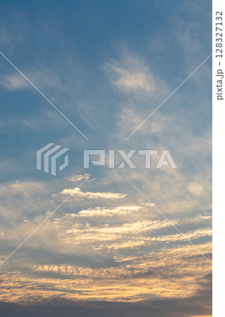 空一面に広がる美しい夕焼け 128327132