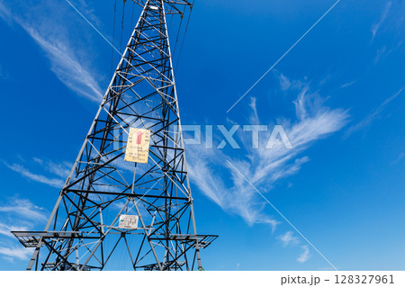 鉄塔と青空 128327961