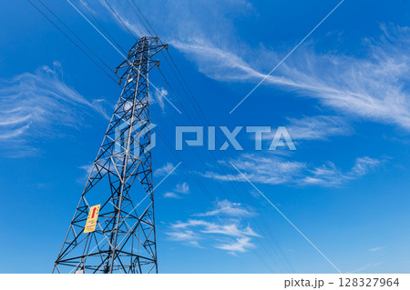 鉄塔と青空 128327964