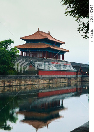 China Beijing 4.05.25 Serene Reflection: A Majestic Ancient Architectural Marvel by the Water's Edge 128328544