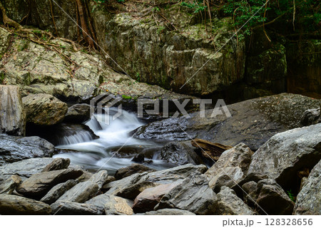 Along the Crystal Cascades near Cairns in Far North Queensland, locals and tourists enjoy swimming, hiking, picnicking, and exploring lush rainforest and freshwater streams. 128328656