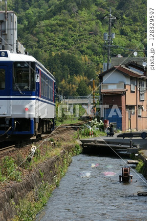 鳥取 四季の散歩 鯉のぼりが泳ぐ川 瀬戸川 鳥取 四季の散歩 鯉のぼりが泳ぐ川 瀬戸川 128329597