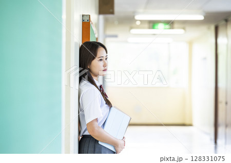 女子高生の横顔 女子高生の横顔 128331075