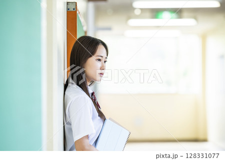 女子高生の横顔 女子高生の横顔 128331077