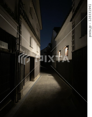 夜の倉敷美観地区 128331941