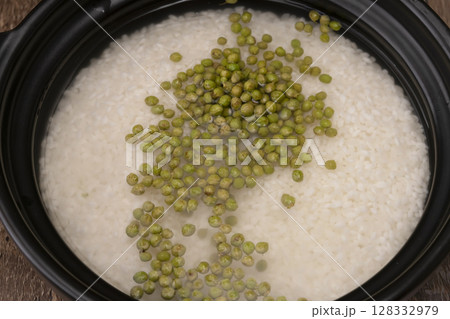 実山椒の炊き込みご飯を炊く工程 128332979