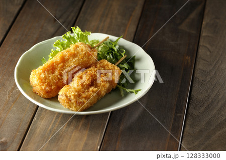 敷いた野菜と串カツ 128333000