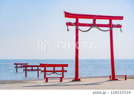 （佐賀県）有明海　大魚神社の海中鳥居 128333524