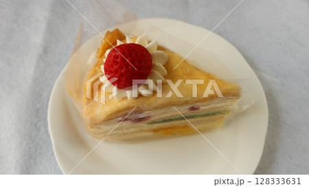 手作りクレープいちごのケーキのイメージ 手作りクレープいちごのケーキのイメージ 128333631