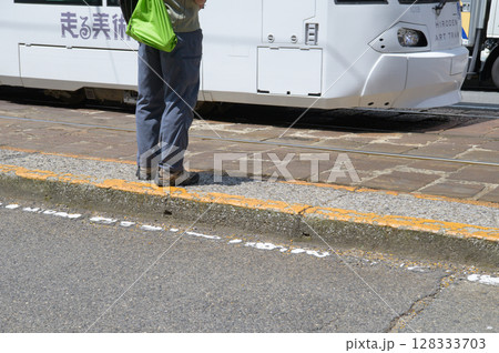 猿猴橋町の狭い電停　2025年7月撮影 128333703