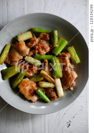 鶏ももネギ焼き 128334299