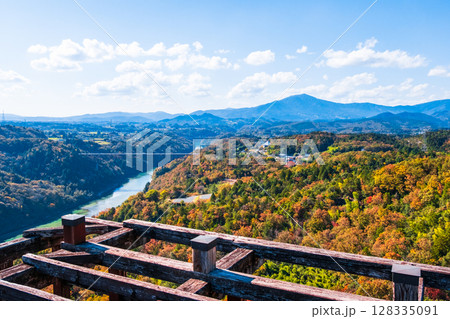 苗木城跡(秋):天守展望台から笠置山方面の眺め 苗木城跡(秋):天守展望台から笠置山方面の眺め 128335091