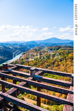 苗木城跡(秋):天守展望台から笠置山方面の眺め 苗木城跡(秋):天守展望台から笠置山方面の眺め 128335093