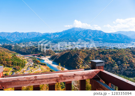 苗木城跡（秋）：天守展望台から恵那山方面の眺め 128335094