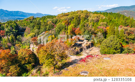 苗木城跡(秋):天守展望台から三の丸・大矢倉の眺め 苗木城跡(秋):天守展望台から三の丸・大矢倉の眺め 128335108