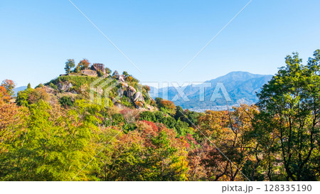 苗木城跡と恵那山（秋） 128335190