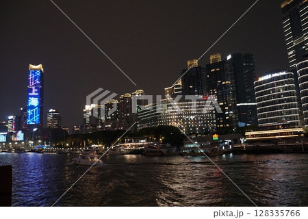 ボートから見る上海の夜景 128335766