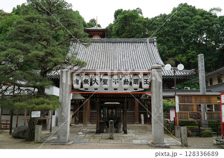 【近畿三十六不動霊場】第三十二番 瀧谷不動本堂と境内 大阪府富田林市 【近畿三十六不動霊場】第三十二番 瀧谷不動本堂と境内 大阪府富田林市 128336689