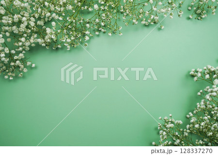 Space for copy background and flower decoration on green background 128337270
