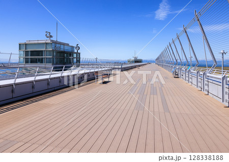 中部国際空港スカイデッキ　愛知県常滑市 128338188