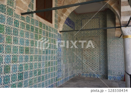 トルコ イスタンブール トプカプ宮殿 第二中庭の建物 トルコ イスタンブール トプカプ宮殿 第二中庭の建物 128338434