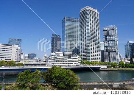 横浜　横浜駅東口周辺の風景 128338936