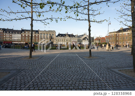 コペンハーゲン・コンゲンスニュートー広場（Kongens Nytorv） ／デンマーク 128338968