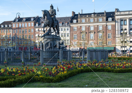 コペンハーゲン・コンゲンスニュートー広場（Kongens Nytorv） ／デンマーク 128338972