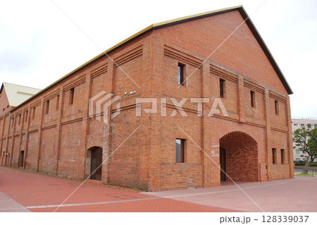 弘前の町並み　弘前れんが倉庫美術館 128339037