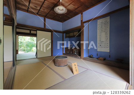 土居廓中の伝統的建造物群保存地区内の武家屋敷、野村隆男家住宅（表の間） 128339262