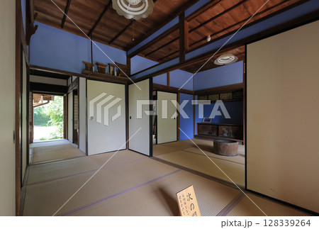 土居廓中の伝統的建造物群保存地区内の武家屋敷、野村隆男家住宅(次の間と表の間) 土居廓中の伝統的建造物群保存地区内の武家屋敷、野村隆男家住宅(次の間と表の間) 128339264