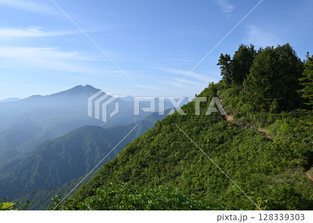 平ヶ岳、登山、新潟県 128339303