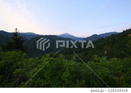 平ヶ岳、登山、新潟県 128339324