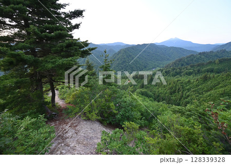 平ヶ岳、登山、新潟県 128339328