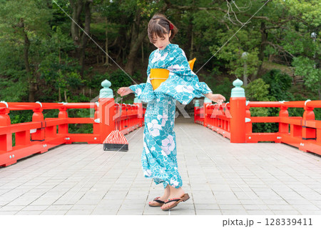 浴衣の日本人女性 浴衣の日本人女性 128339411