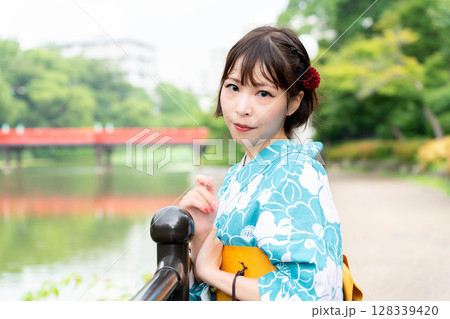 浴衣の日本人女性 浴衣の日本人女性 128339420