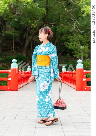 浴衣の日本人女性 浴衣の日本人女性 128339450