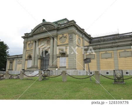 奈良国立博物館の仏像館（西側） 128339776