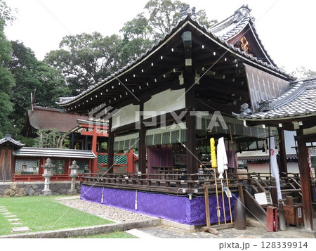 奈良市の氷室神社（本殿・拝殿・舞殿） 128339914