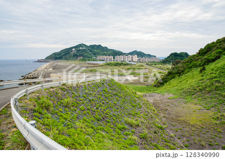 石炭採掘が衰退した後の高島の情景 石炭採掘が衰退した後の高島の情景 128340990