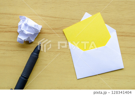 Notepad with envelope crumpled paper with customizable space for text. Resignation concept 128341404