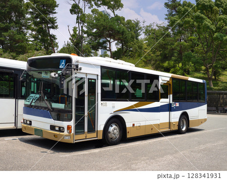 停車中の路線バス　東京都 128341931
