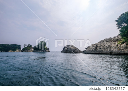 静岡県西伊豆の堂ヶ島 128342257