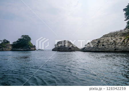 静岡県西伊豆の堂ヶ島 128342259