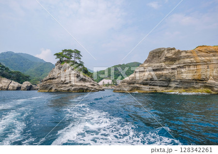 静岡県西伊豆の堂ヶ島 128342261