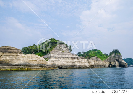 静岡県西伊豆の堂ヶ島 128342272