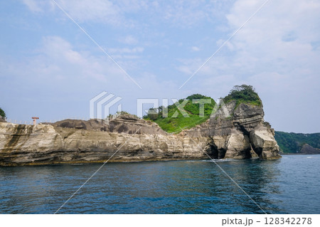 静岡県西伊豆の堂ヶ島 128342278