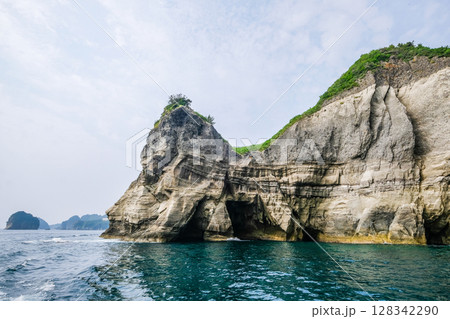 静岡県西伊豆の堂ヶ島 静岡県西伊豆の堂ヶ島 128342290